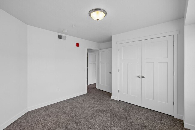 Building Photo - 734 E 500 S