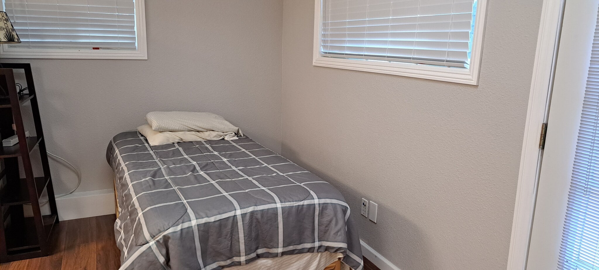 Comfy bed. - 1368 Pegan Common