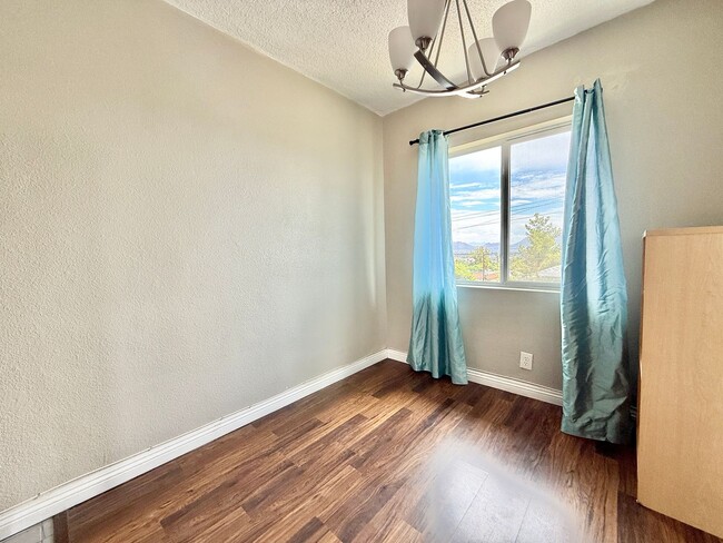 Building Photo - Charming 2-Bed Apartment – Well-Maintained...