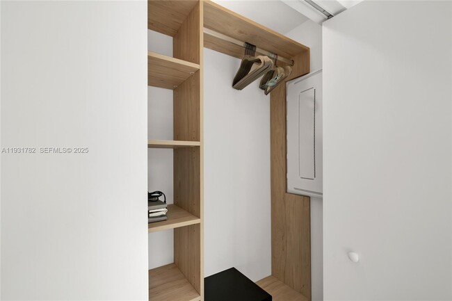 Building Photo - 225 N Miami Ave