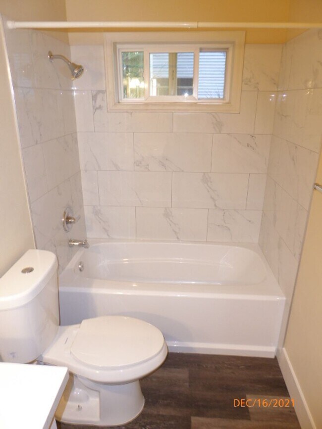 Building Photo - Beautiful 3 Bed 1 Bath Single Family House - Bellevue