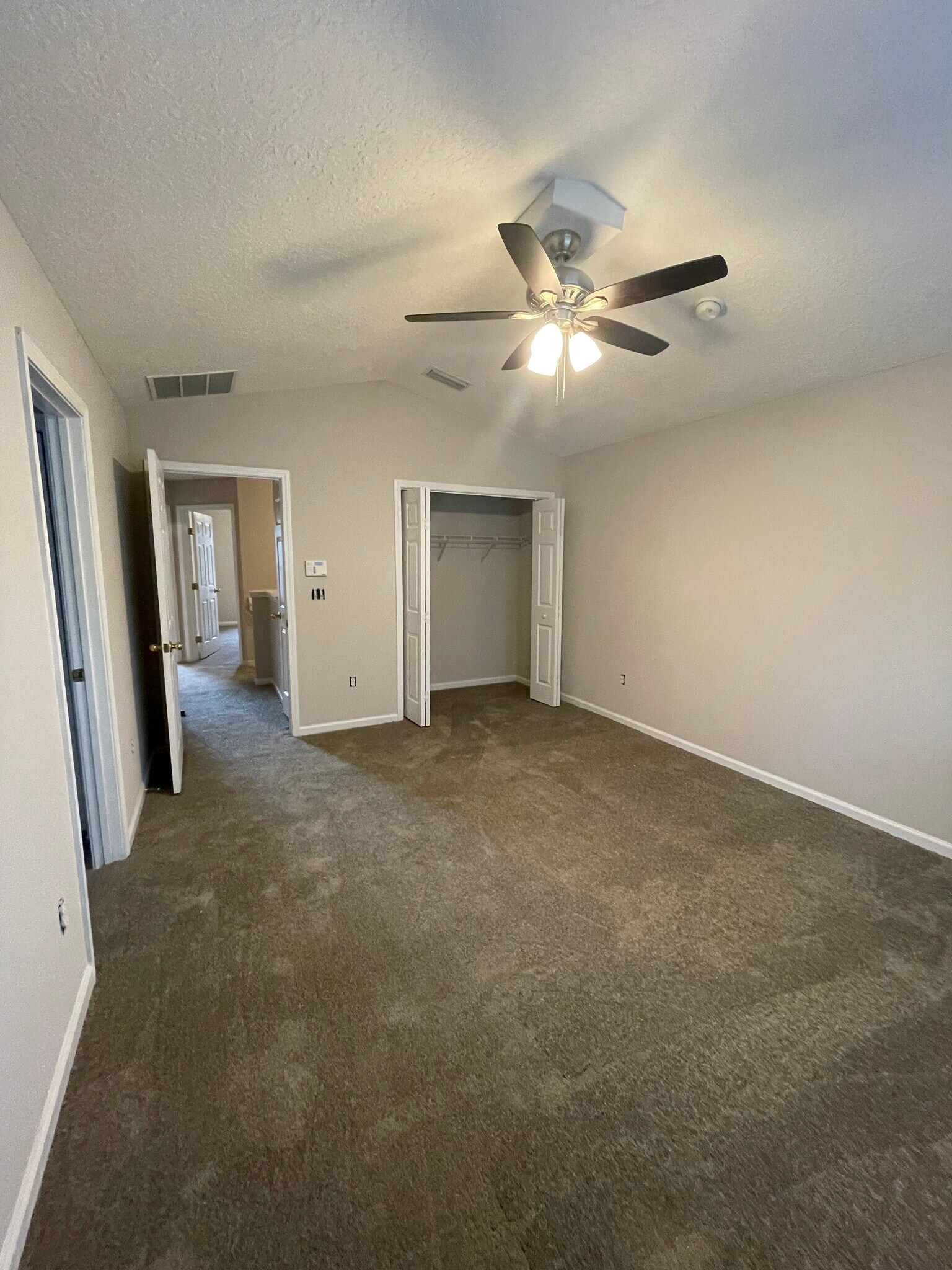 Building Photo - 5260 Collins Rd