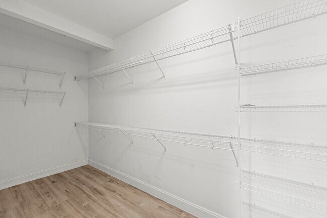 Building Photo - Minutes to the Beach! Conveniently located...