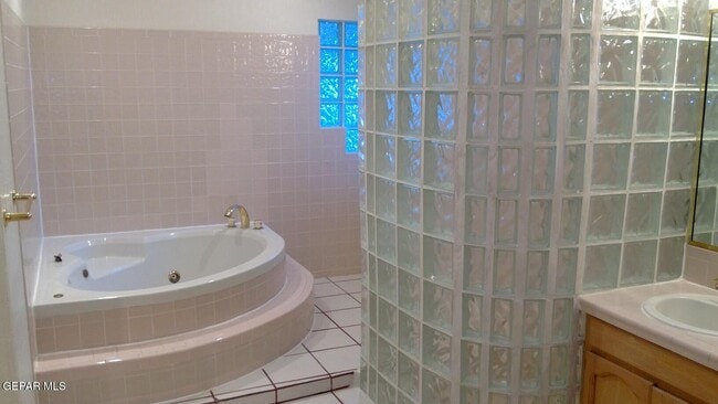 Building Photo - 7417 Mission Viejo Dr