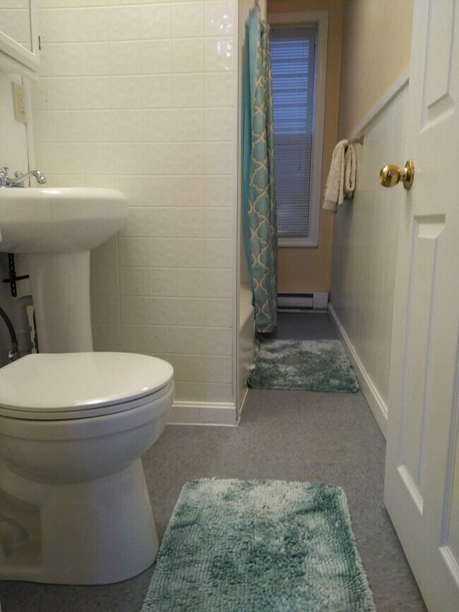 Bathroom - 58 Paine St
