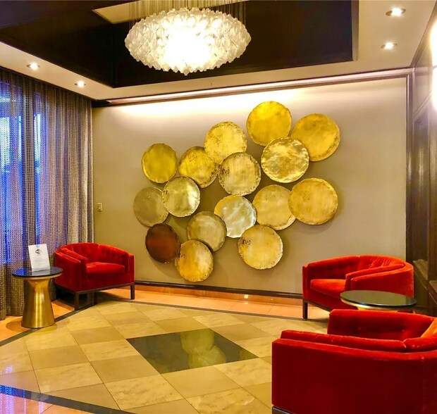 Guest waiting area - 600 NE 36th St