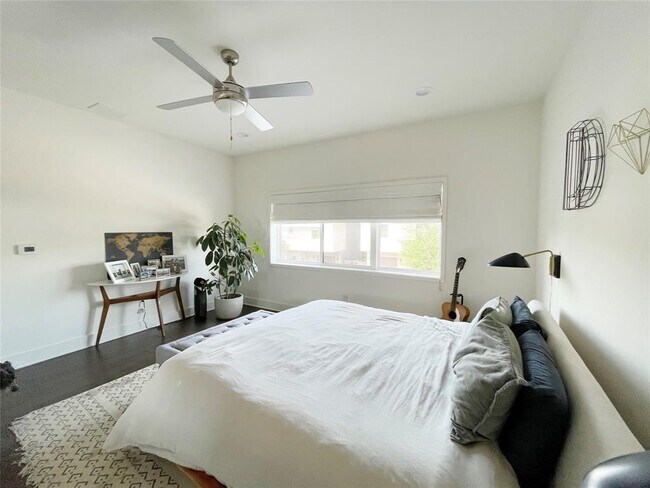 Building Photo - 2101 Montopolis Dr