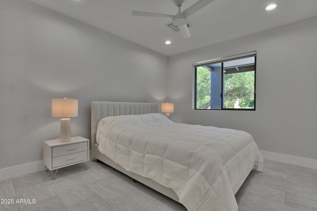 Building Photo - 4241 E Calle Tuberia