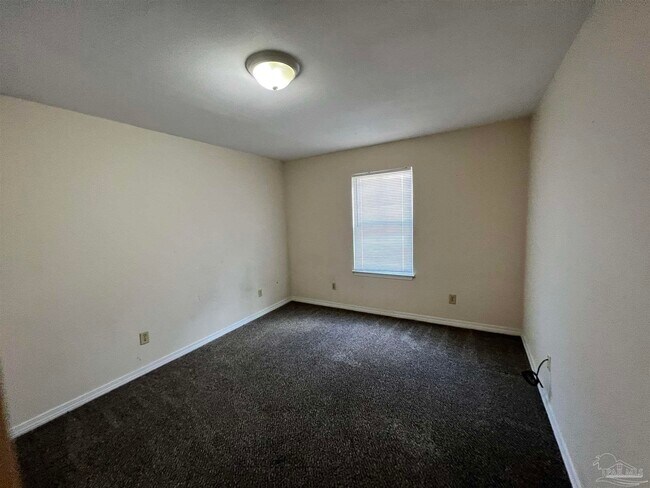 Building Photo - 9481 Sunnehanna Blvd