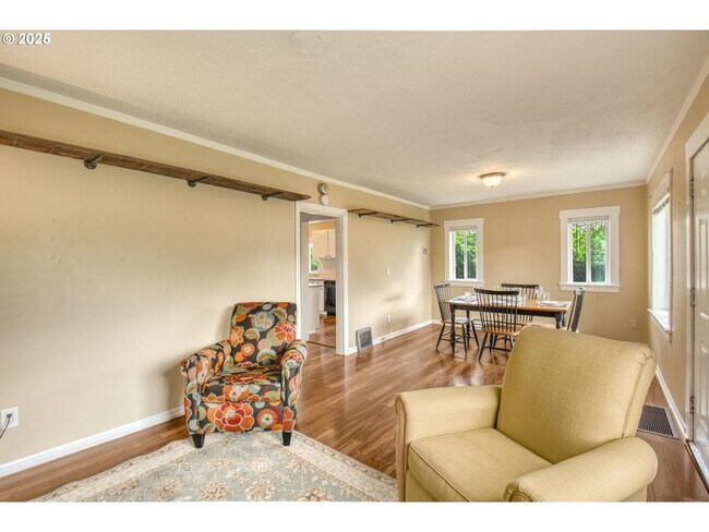 Building Photo - 1174000