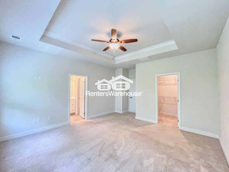 Building Photo - 930 Parley Pl