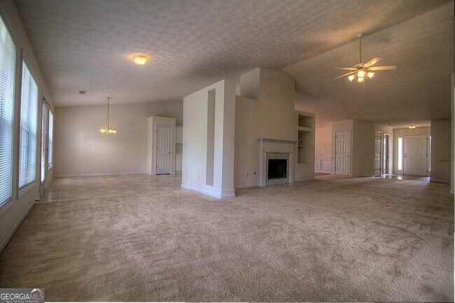 Building Photo - 3230 Kylay Ct NE