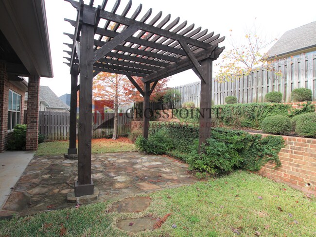 Building Photo - Gorgeous 3 bed 2 bath home in Hadley Court!