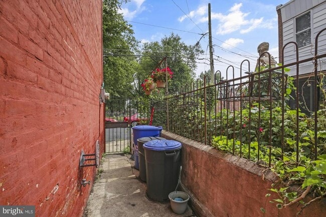 Building Photo - 1700 Memphis St