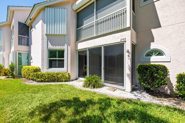 Building Photo - 2703 Fairway Dr N