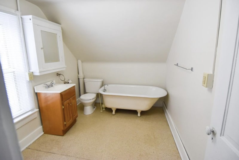 Building Photo - 204 Conley Ave S