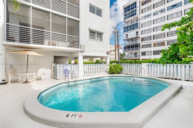 Building Photo - 301 Sunrise Dr
