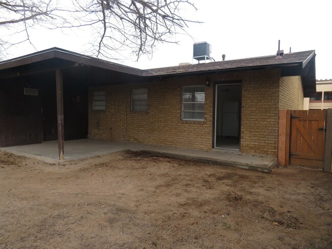 Building Photo - Clean 3 Bedroom 2 Bath Home For Rent