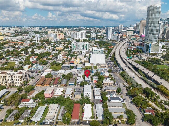 Building Photo - 421 SW 9th St