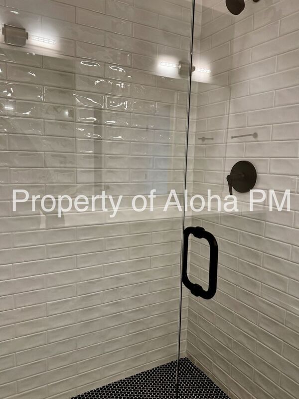 Building Photo - 366 E Presidio Ln