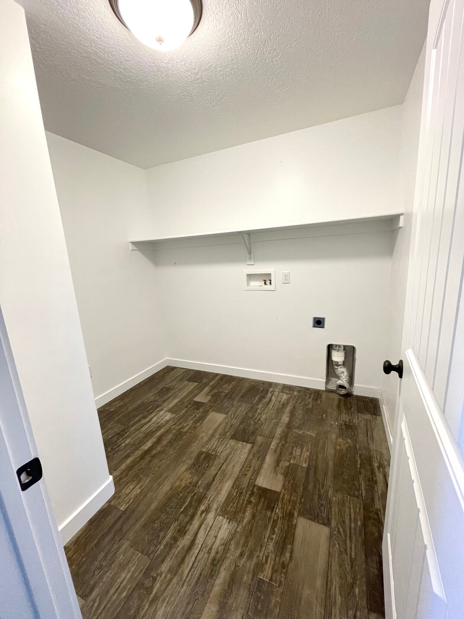 Building Photo - 561 S Ravenwood Ln