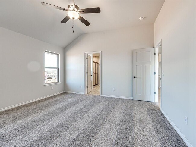 Building Photo - 545 Grand Sycamore Dr