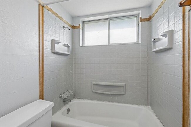 Building Photo - 3005 SE 51st St