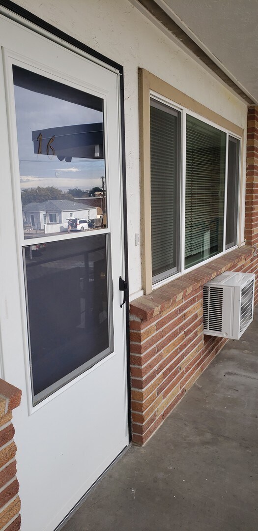 Building Photo - 1 Bedroom Apartment-August rent FREE!