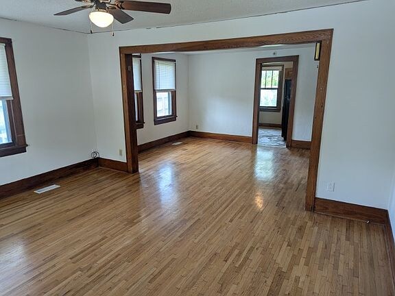 Building Photo - 202 S Lillian Ave