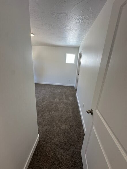 Building Photo - 604 S Rockwell Ln