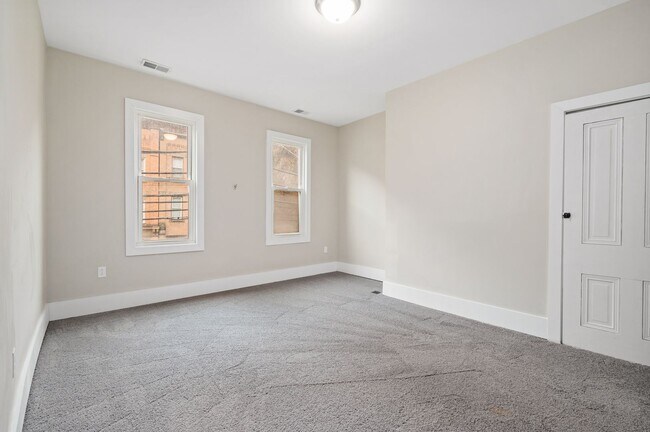 Building Photo - Beautiful Fully Renovated 4 Bedroom Home In The West End.  Available July!