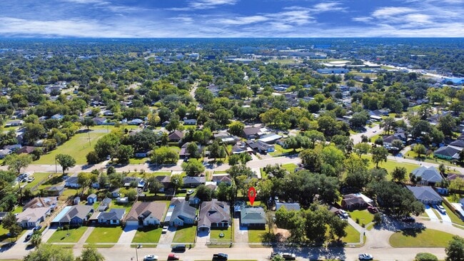 Building Photo - 1222 Bernard St