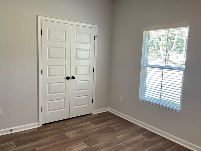 Building Photo - 1031 Harbor Dr