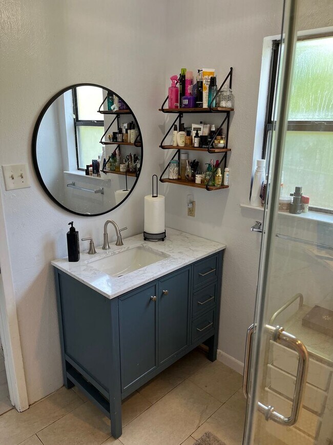 Building Photo - 830 Blackburn St