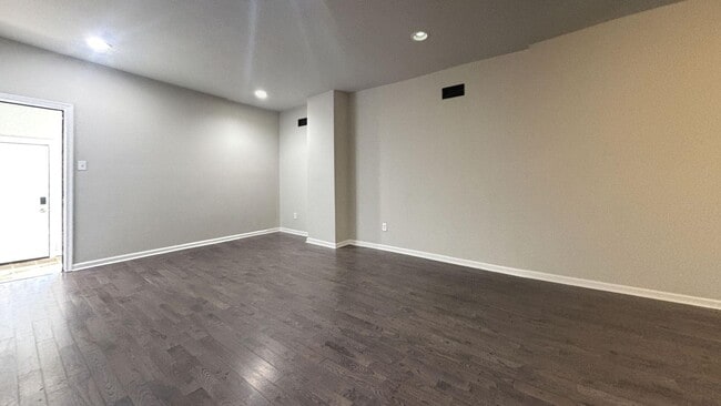 Building Photo - Modern 3-Bed, 1.5-Bath Rental with Updated Finishes