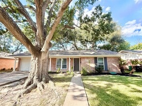 Building Photo - 5470 Ariel St