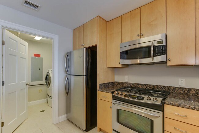 Building Photo - Spectacular Penthouse Condo in Downtown No...