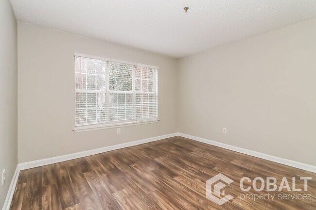 Building Photo - 987 Collier Rd NW