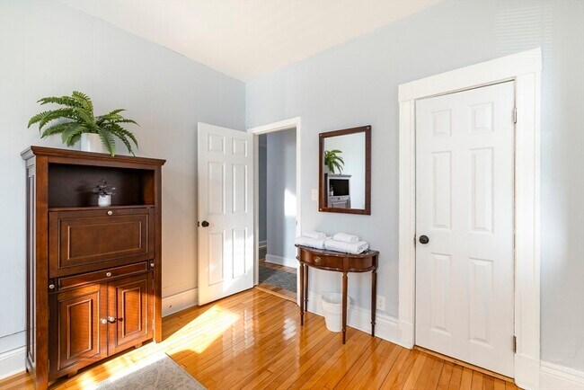 Building Photo - 32 Reedsdale St