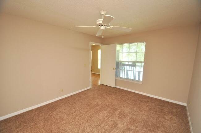 Building Photo - 2/2 Condo in Beautiful Metro West Community!