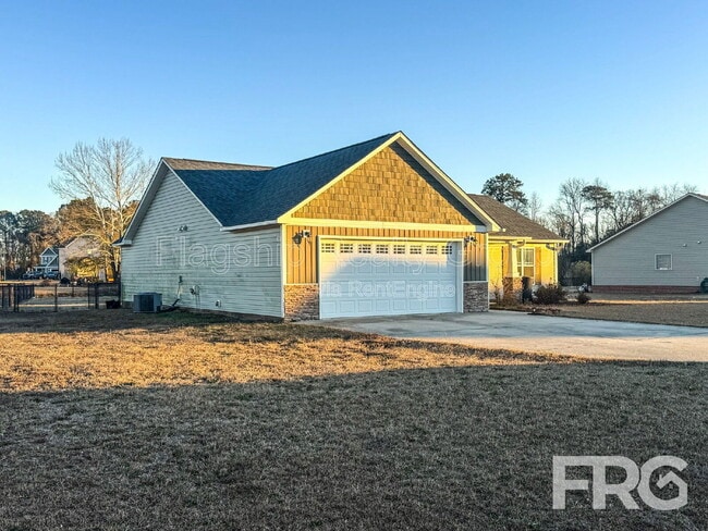 Building Photo - 200 Willow Pond Dr