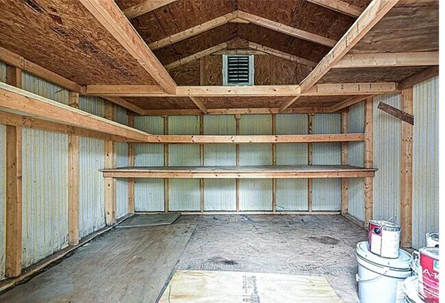 Building Photo - 225 Charlesvoix Ave