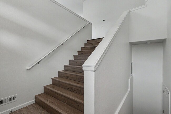 Building Photo - 3 bed, 2 bath home in West Salem's Brush College neighborhood