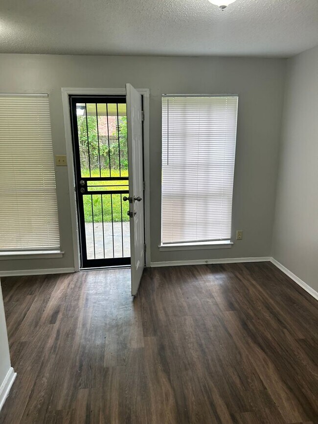 Building Photo - 3772 Hyacinth Dr