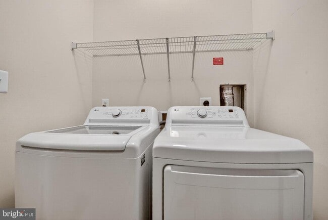 Building Photo - 44063 Vaira Terrace