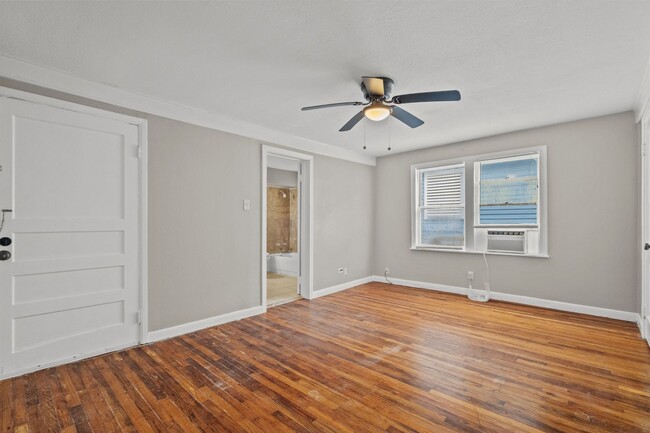 Building Photo - 4020 Avenue O 1/2