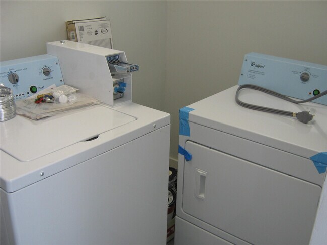 Building Photo - 1841 Adams St