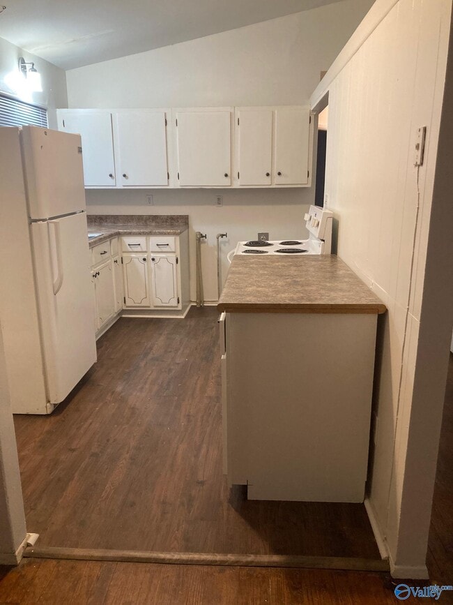 Building Photo - 702 Mastin Lake Rd NE