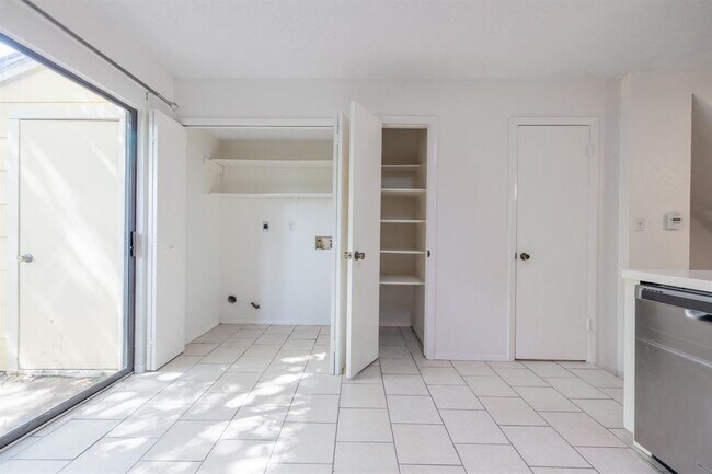 Building Photo - 11901 Swearingen Dr