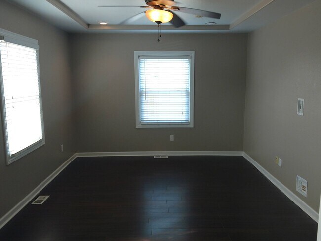 Building Photo - ALL PROSPECTIVE TENANTS MUST SUBMIT A $58 ...